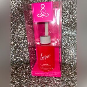 D.W Home Peony & Passionfruit "Love"  Reed Diffuser